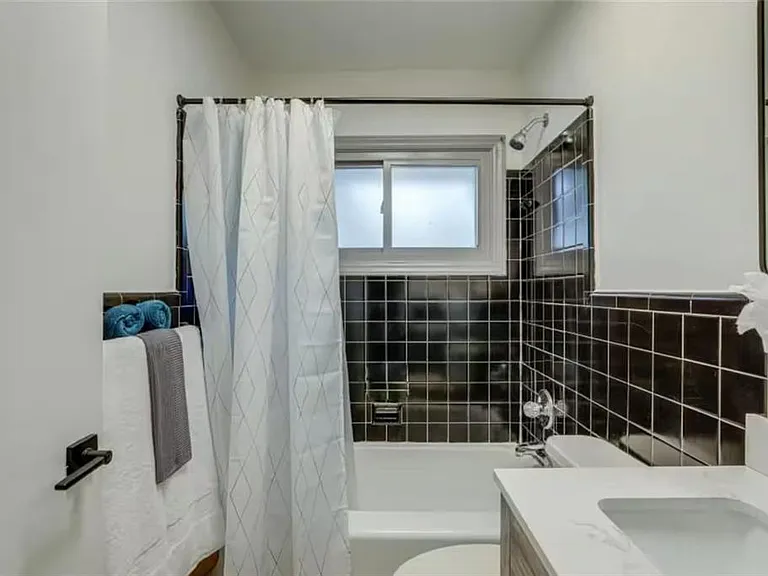 1944 Cindy Dr — Photo 17
