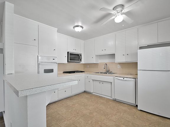 3rd image of 1911 Carnegie Ln APT 4