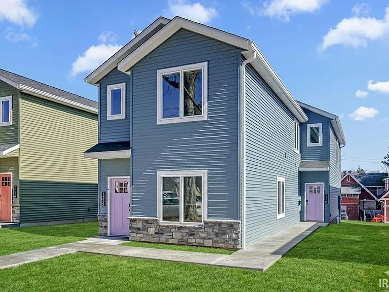 1112 N Woodburn Ave — Photo 4