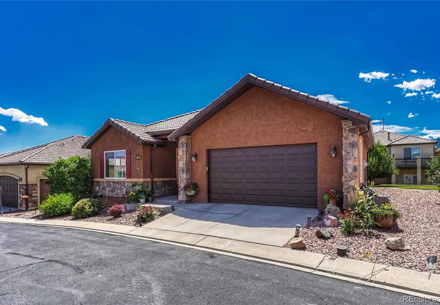3 bed, 2.5 bath, 1732 sqft, $2,700 — Photo 2