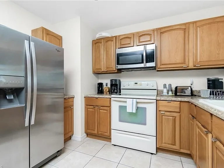 5208 Chaves Cir — Photo 16