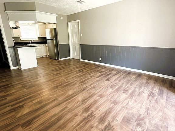 3rd image of 10506 Rockaway Dr