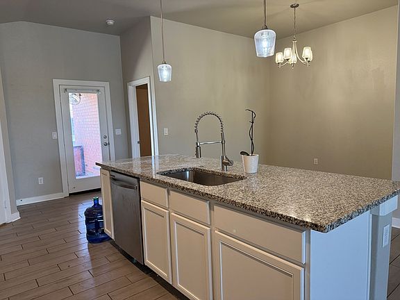 5th image of 1106 Big Easy St