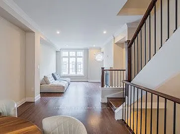 2037 Queensborough Gate — Photo 8