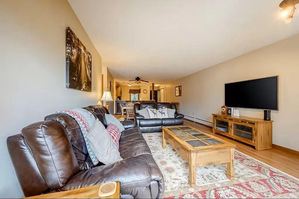 2 bed, 2.0 bath, 1136 sqft, $2,400 — Photo 4