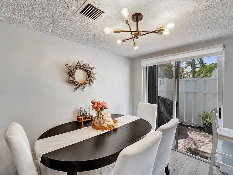173 Riviera Cir — Photo 4