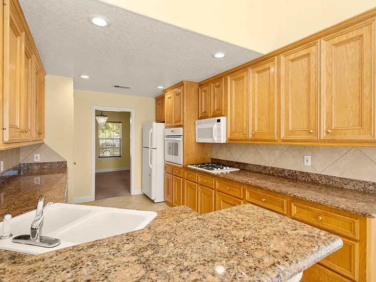 3212 Glastonbury Dr — Photo 7