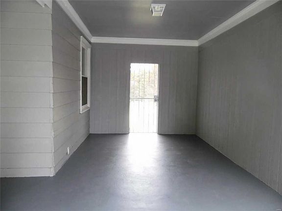 3rd image of 10361 Capitol Dr