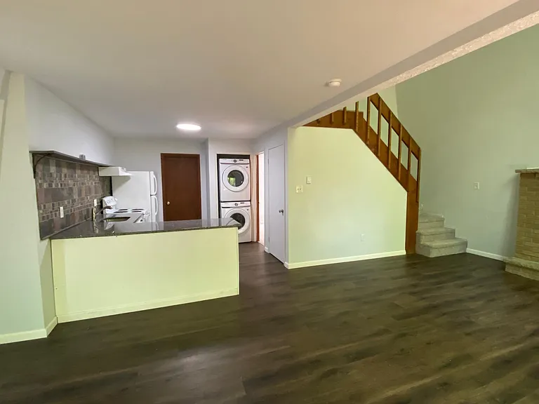 1238 Winding Way — Photo 6