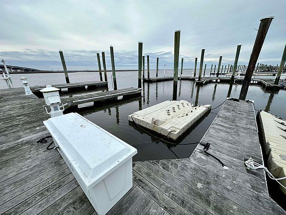 3rd image of Between 7th & 8th Bayfront