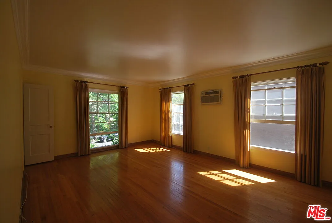 1 bed, 1.0 bath, 900 sqft, $2,900 — Photo 3