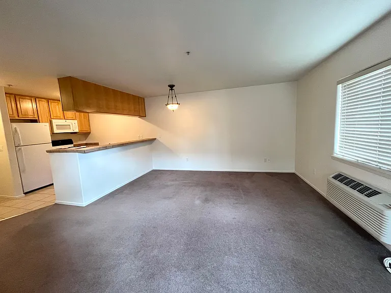 1740 NW Pence Ln — Photo 4