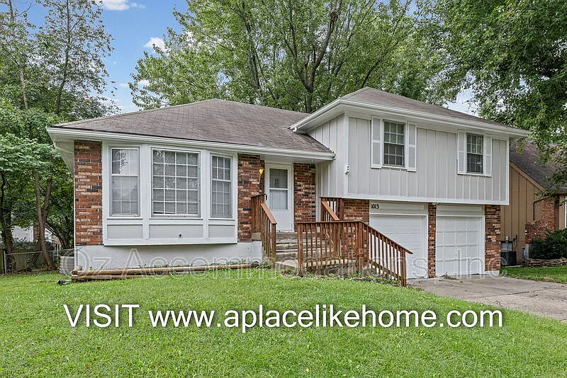 3 bed, 2.0 bath, 1306 sqft, $1,895 — Photo 2