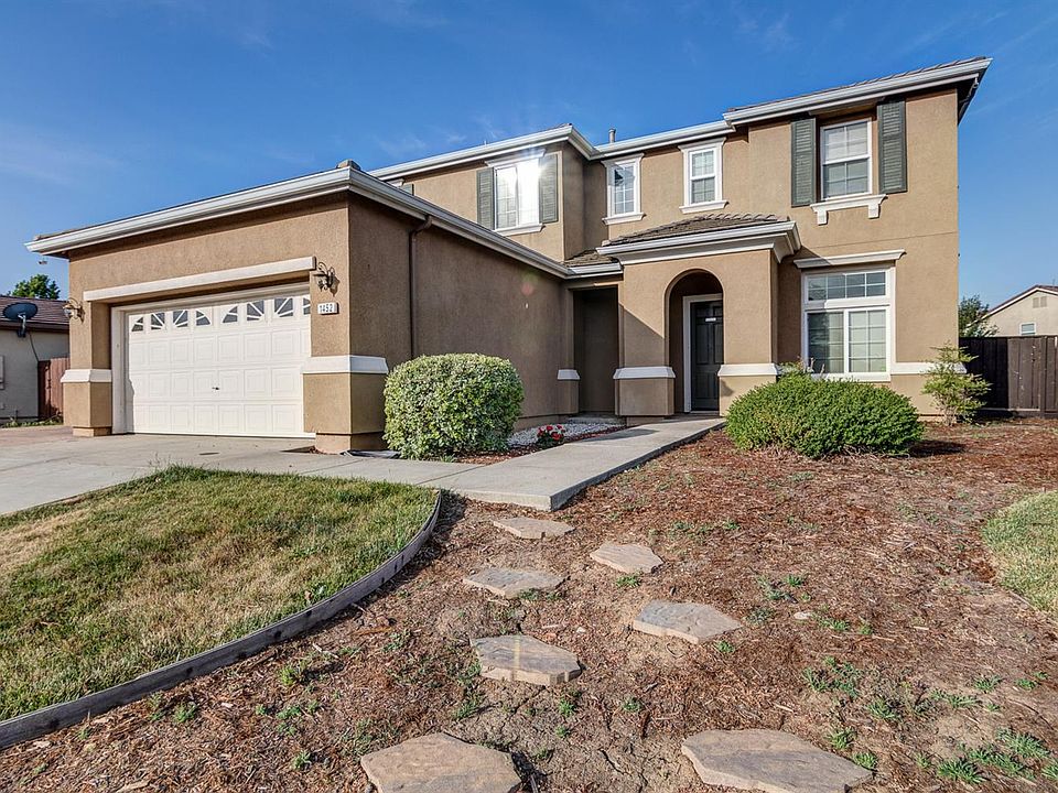 2nd image of 1452 Paddington Way