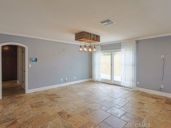 5th image of 15001 Victoria Ln