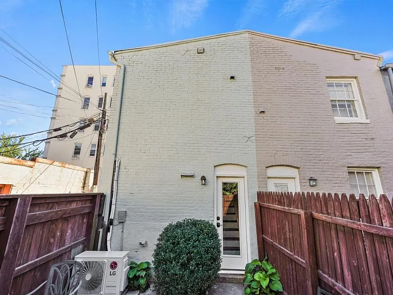312 Millers Ct NE — Photo 16