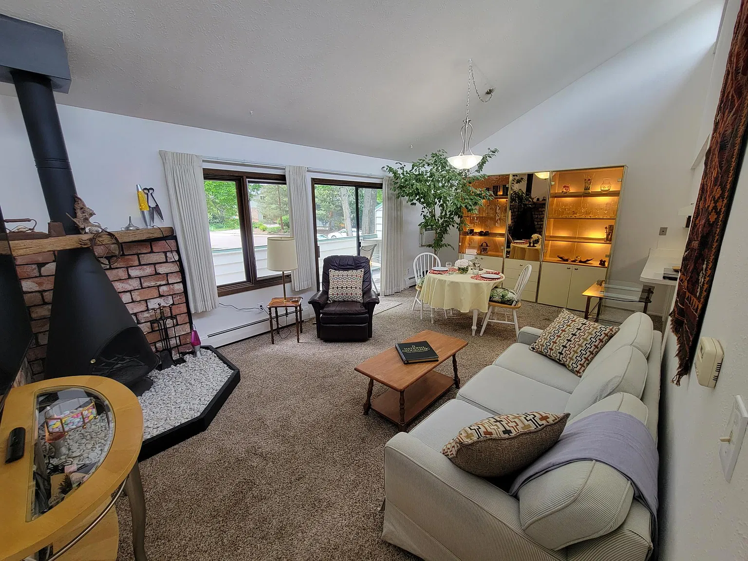 2 bed, 1000 sqft, $2,600 — Photo 2