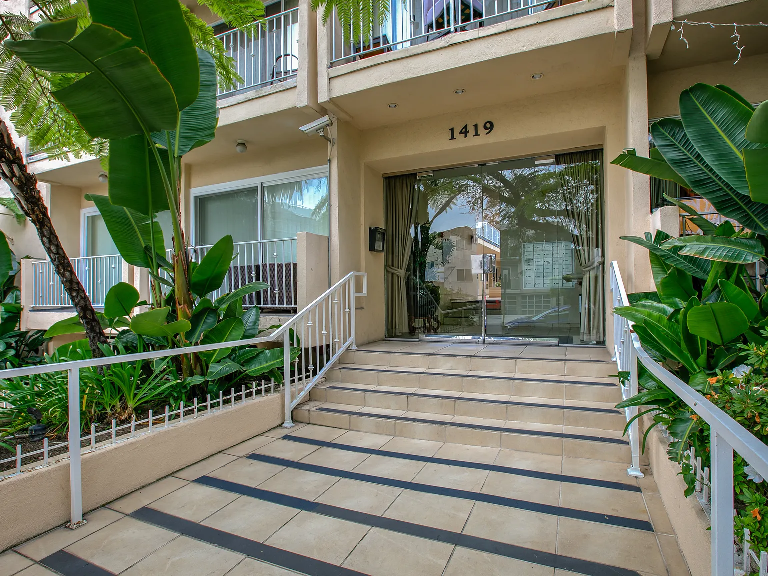 Sunset Poinsettia Regency — Photo 4