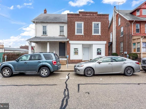 33 W 2nd St, Lansdale, PA 19446
