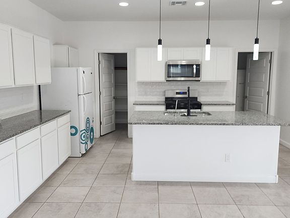 4th image of 40145 W Hillman Dr