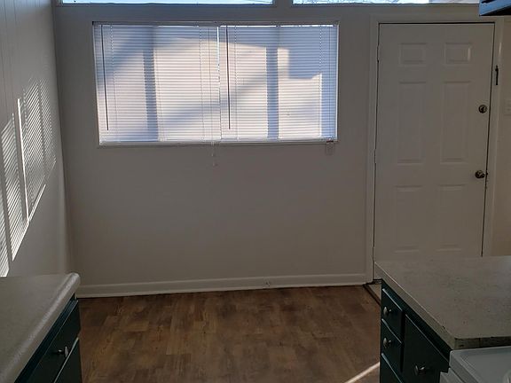 4th image of 1600 W 47th St