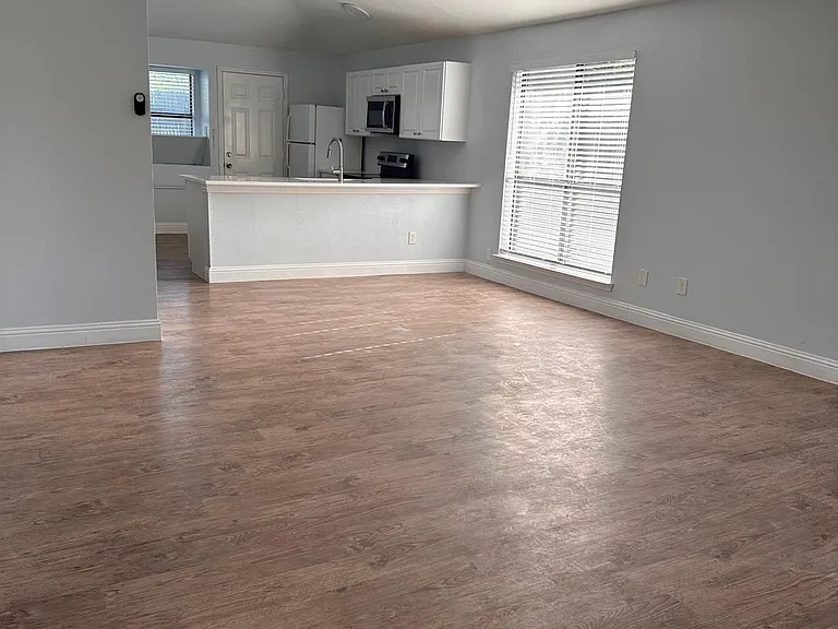 Dalewood Ln — Photo 6