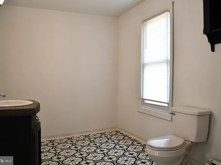 4 E Milby St — Photo 21