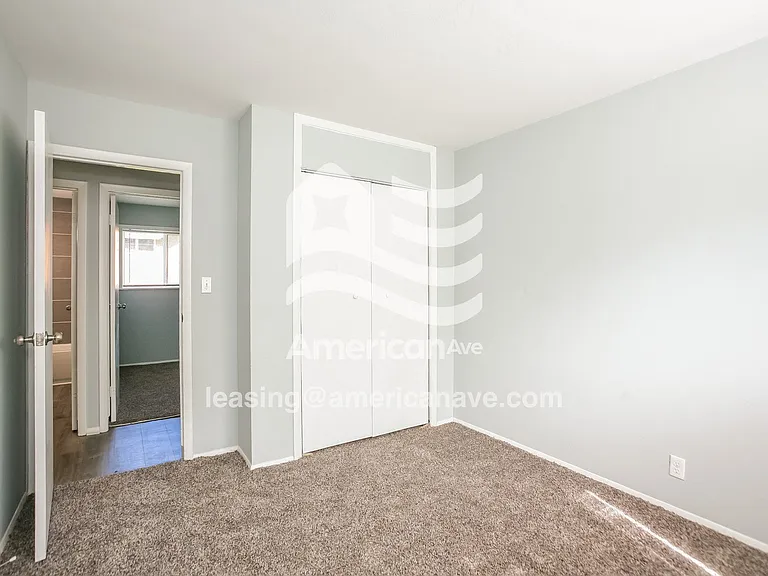 877911_012_bedroom_12742497.jpg