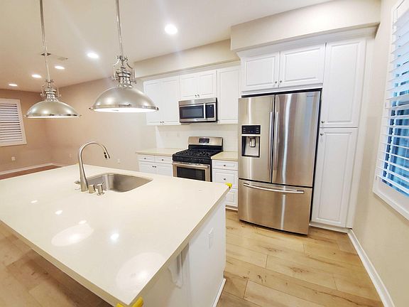 3rd image of 979 Elderflower Pl