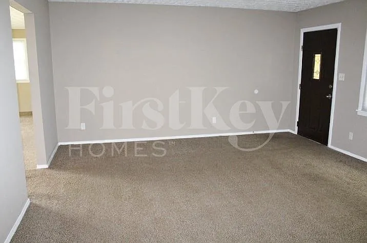 4455 Stuart Dr — Photo 4