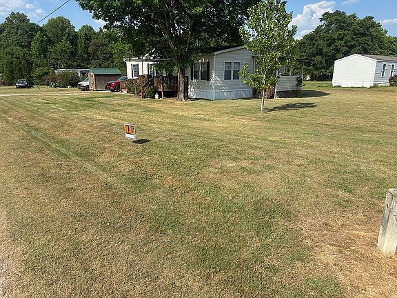 3rd image of 479 Tobacco Rd