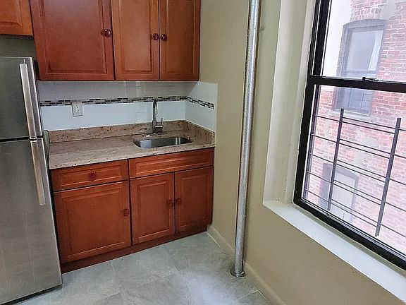 2nd image of 3204 Holland Ave APT 3G