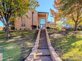 16 Thornhill Rd, Benbrook, TX 76132