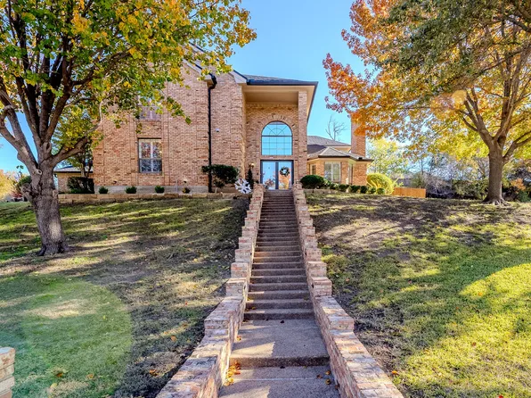 16 Thornhill Rd, Benbrook, TX 76132