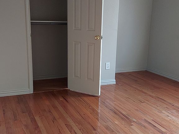1 of 3 bed rooms