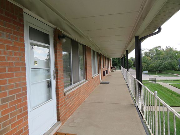 4th image of 2215 Clawson Ave