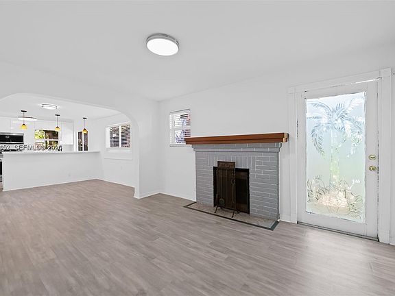 3rd image of 1640 Funston St