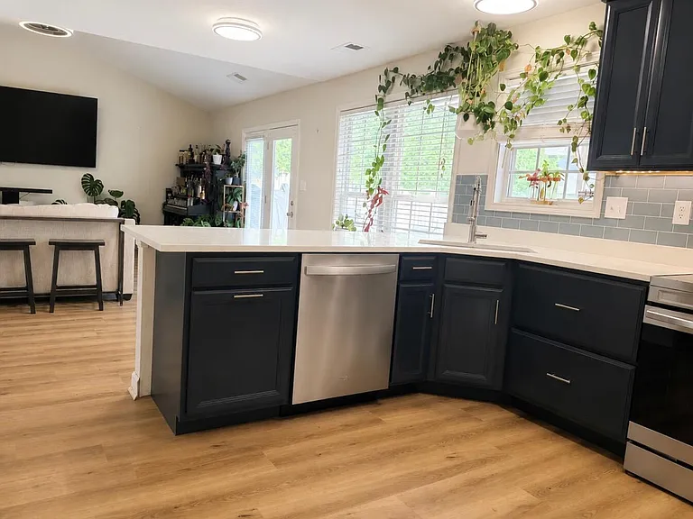 520 Skyview Ln — Photo 3