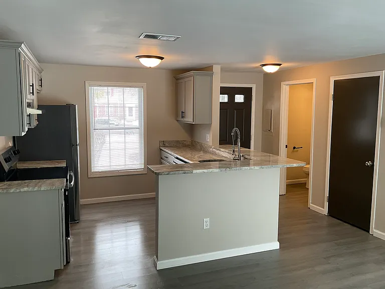 2086 Chapel Dr — Photo 6