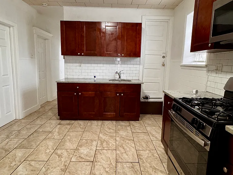 181 Princeton Ave #3 — Photo 2