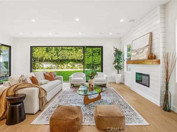 8308 McConnell Ave, Los Angeles, CA 90045