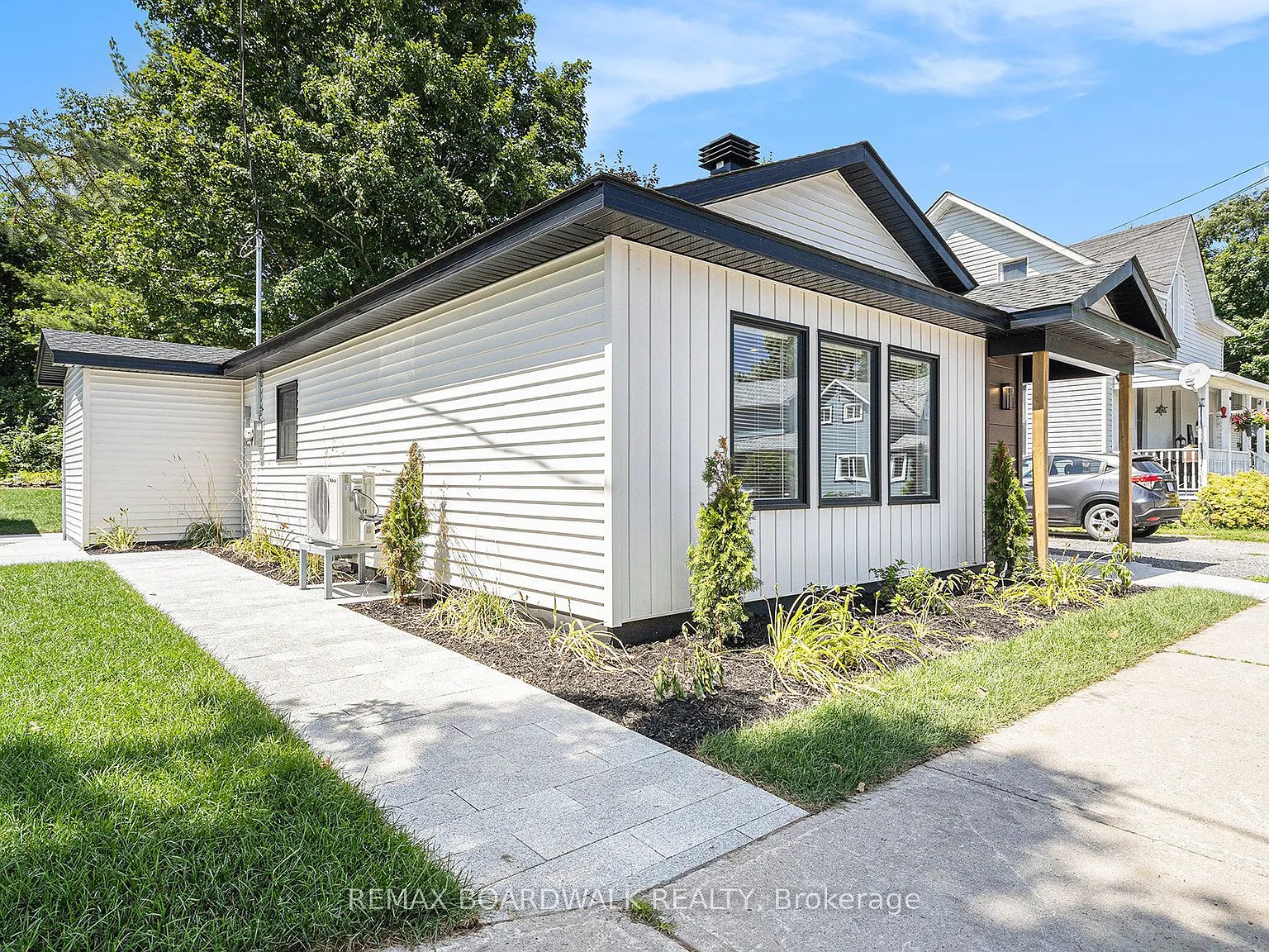 3 bed, $2,400 — Photo 1