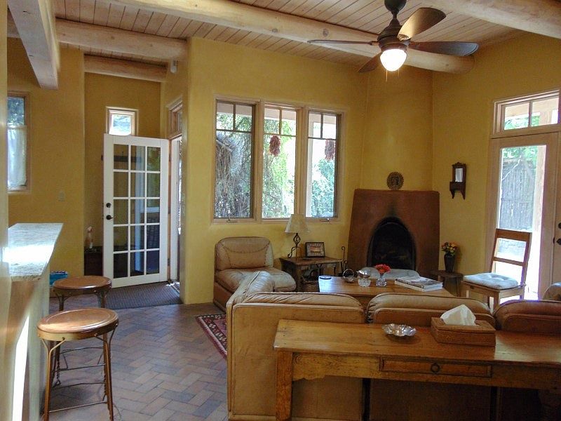 1st image of 556 San Antonio St