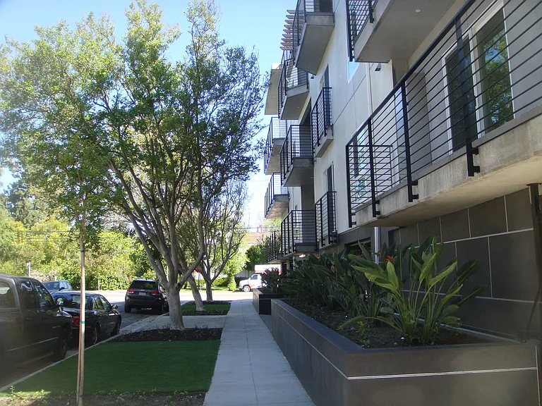 12324 Moorpark St #203 — Photo 4