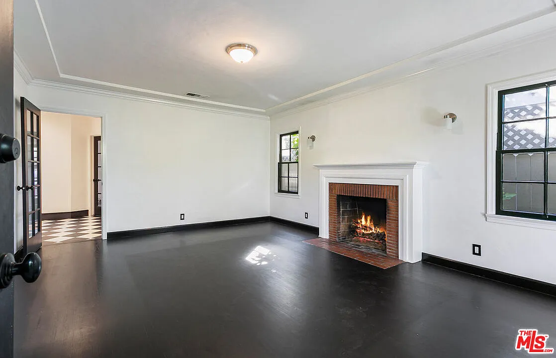 2 bed, 1050 sqft, $5,400 — Photo 3