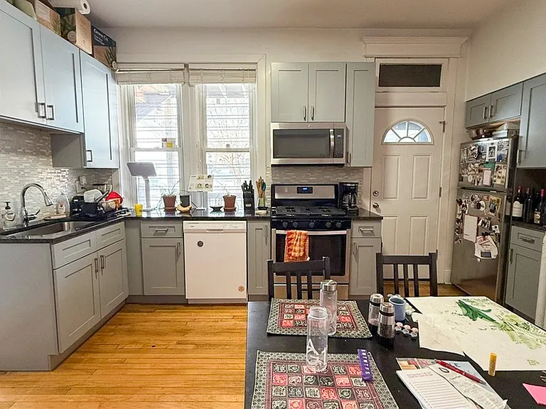 721 W Roscoe St #2 — Photo 3
