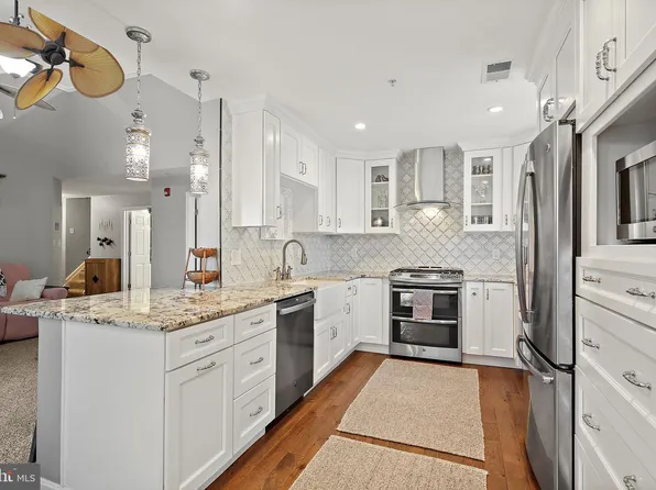 9121 Gracious End Ct Unit 302, Columbia, MD 21046