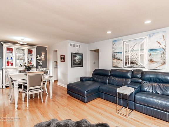 5th image of 10528 S Highland Ave