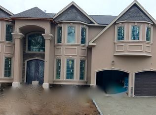 688 Terrace Dr, Paramus, NJ 07652