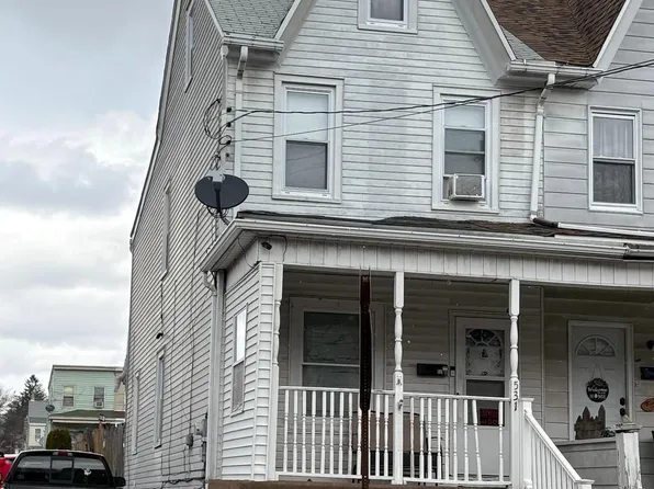 531 W Chestnut St, Frackville, PA 17931